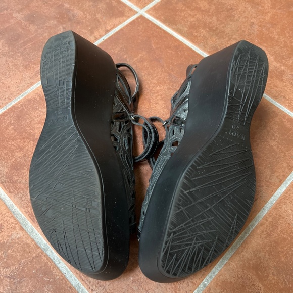 Naot wedge sandal size 40 - Picture 4 of 6